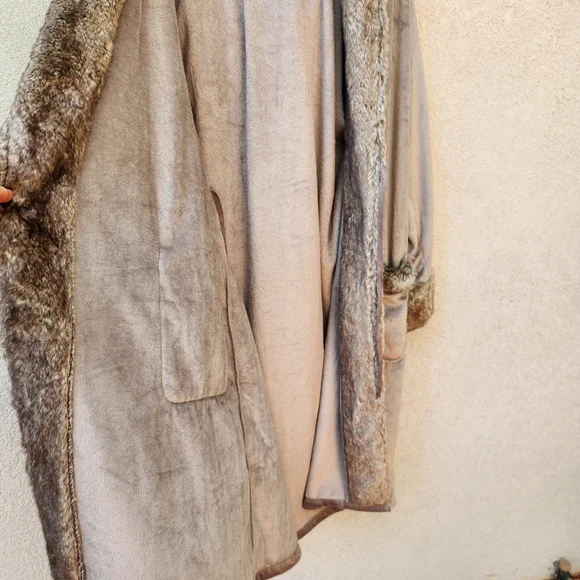 POTTERY BARN Intimates & Sleepwear Women's Robe Large Faux Fur Hood No Belt - Picture 11 of 16